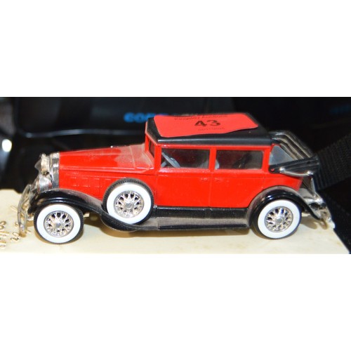 187 - Solido 1/43 Scale Die Cast 1931 Cadillac on Plinth. Ref 452A