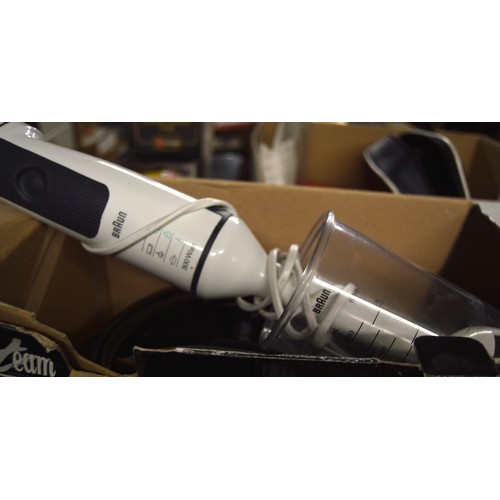 28 - Boxed Team Compact Slow Cooker Plus a Braun Handheld Blender
(2 pictures)