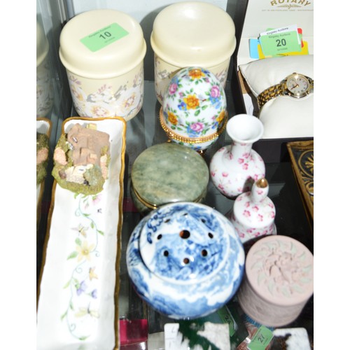 138 - Collection of Ornamentals/Bric-a-Brac:  Warrick Bros Pot Pourri Pot, 
