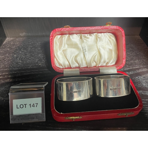 147 - A pair of solid silver napkin rings in original box Sheffield made, weight 126g