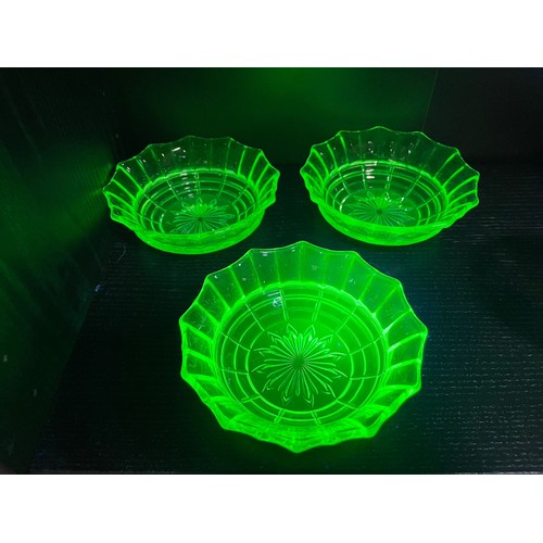 121 - 13 pieces of art deco uranium glass plus 2 green glass cups