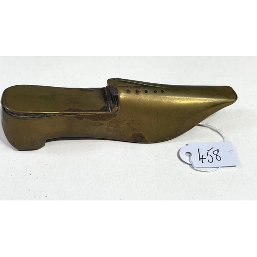 458 - Georgian brass snuff box shaped as a shoe