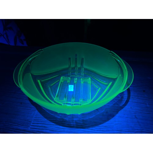 100 - 1x Bagley uranium glass bowl, 1x Stölzle art deco uranium glass bowl and 1x uranium glass compote (t... 