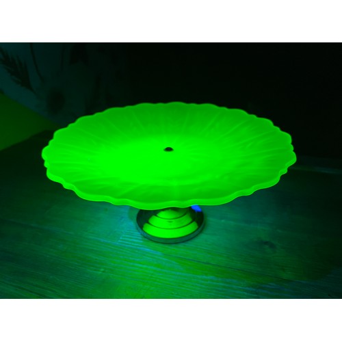 100 - 1x Bagley uranium glass bowl, 1x Stölzle art deco uranium glass bowl and 1x uranium glass compote (t... 