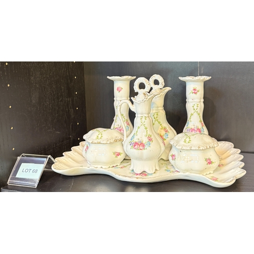 68 - Dressing table set