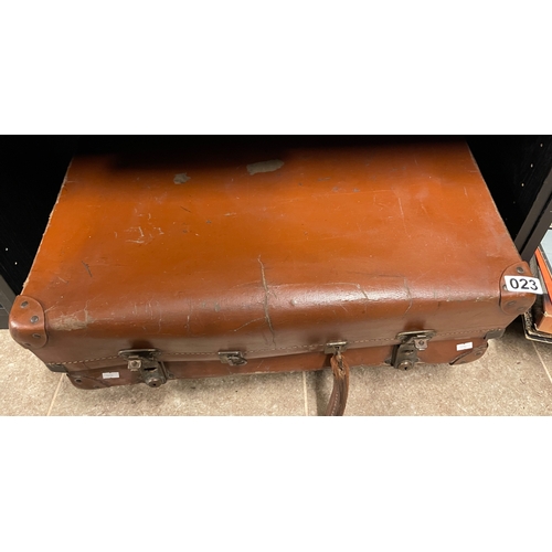 23 - Vintage case