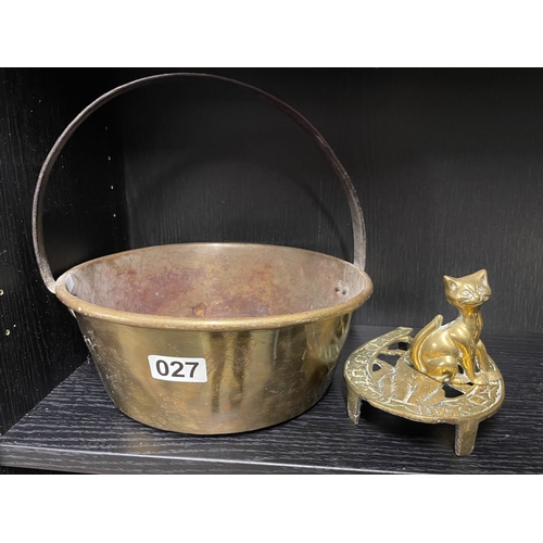 27 - Brass jam pan, cat and trivet
