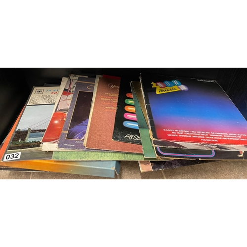 32 - Mixed lots of records