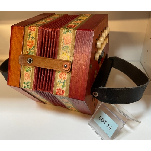 14 - Squeeze box