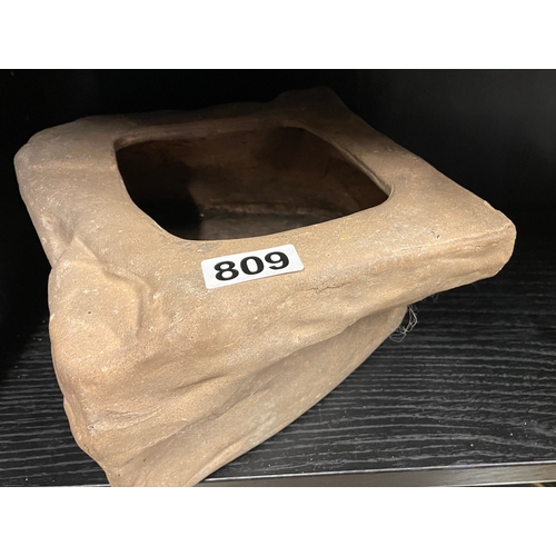809 - Plant pot in the form of a stone