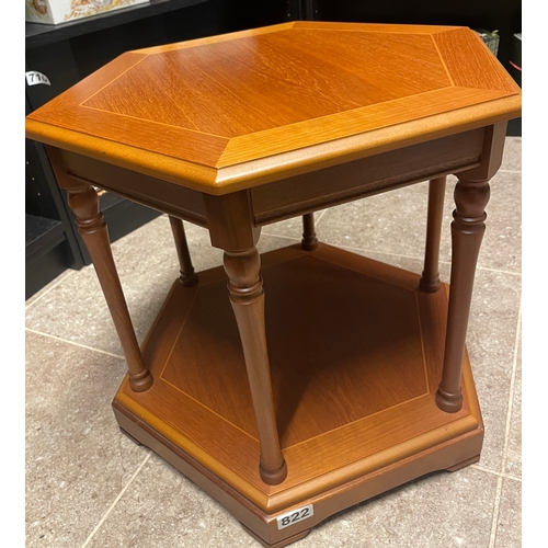 822 - Hexagonal table