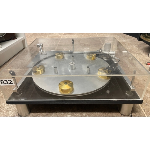 832 - Vintage turntable - a Transcriptor Product, Saturn model.