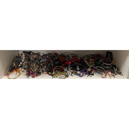 Lot 885       