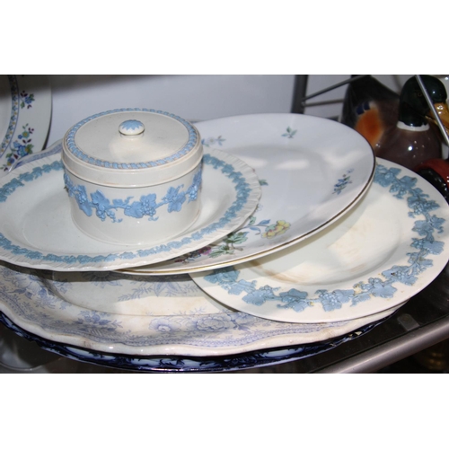 100 - QUANTITY OF VINTAGE CHINA