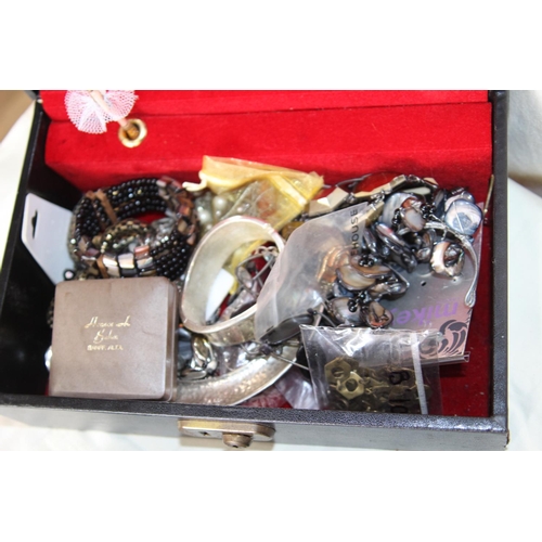 208 - VINTAGE BOX OF JEWELLERY AND BOX OF BROOCHES