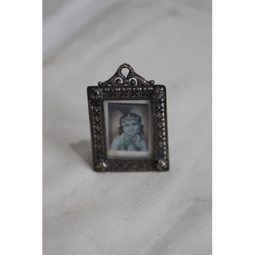 394 - MINIATURE WHITE METAL PICTURE FRAME