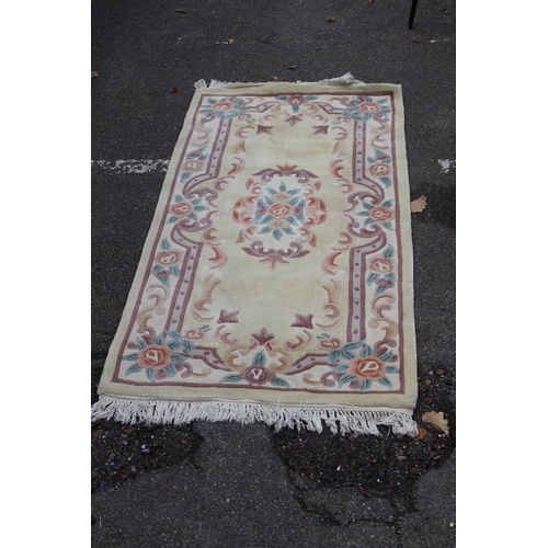 61 - VINTAGE CREAM RUG