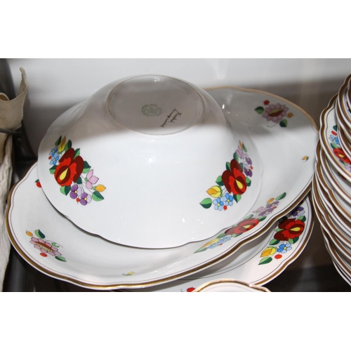 99 - RETRO KAHLA FLORAL PART DINNER SERVICE