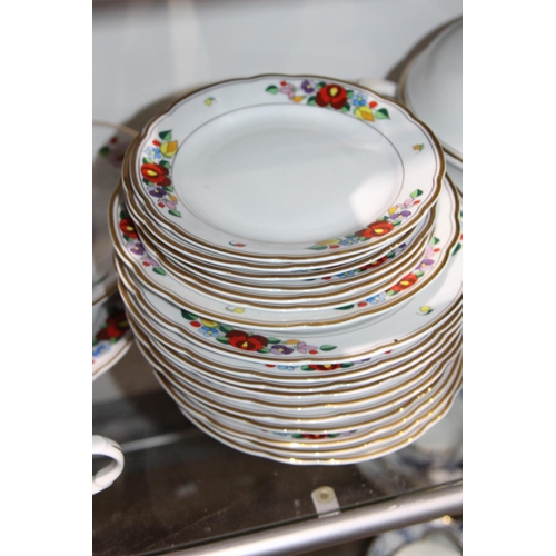 99 - RETRO KAHLA FLORAL PART DINNER SERVICE