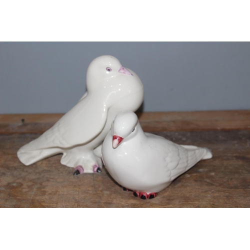 145 - PAIR OF CASA PUPO DOVES