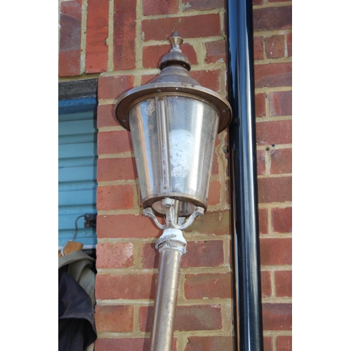 18 - VINTAGE STREET LAMP
235CM HIGH APPROX