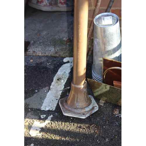 18 - VINTAGE STREET LAMP
235CM HIGH APPROX