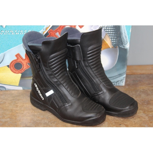 190 - CHILDS MOTORCYCLE BOOTS SIZE 34