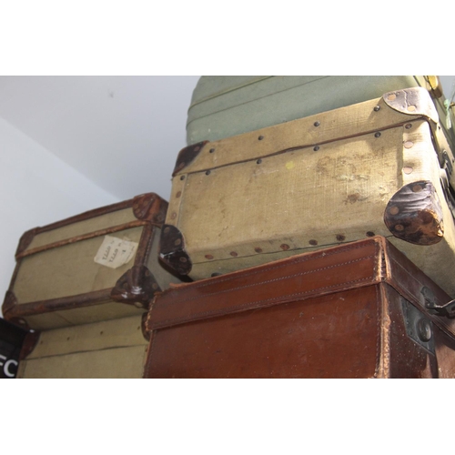 216 - 5 X VINTAGE SUITCASES