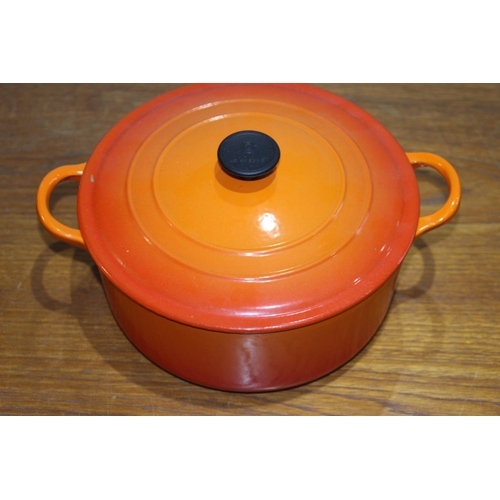 233 - LE CREUSET CASSEROLE DISH SIZE 25