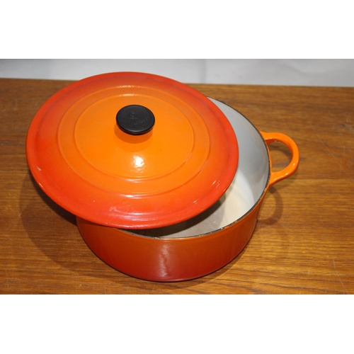 233 - LE CREUSET CASSEROLE DISH SIZE 25