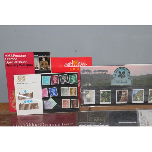 261 - 36 X STAMP PRESENTATION PACKS