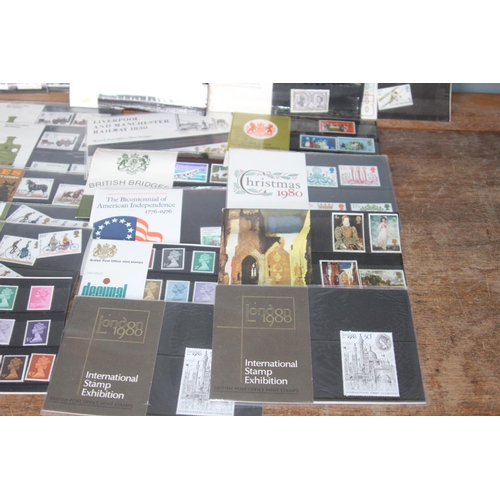 261 - 36 X STAMP PRESENTATION PACKS