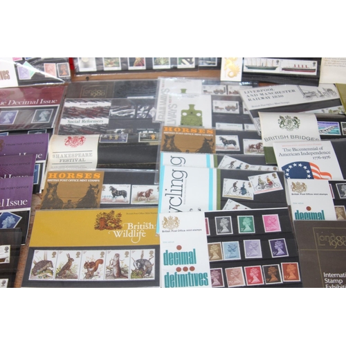 261 - 36 X STAMP PRESENTATION PACKS