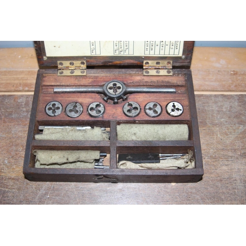 364 - VINTAGE TAP AND DIE SET