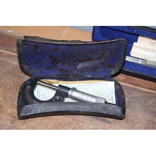 383 - VINTAGE MICROMETER AND DIVIDER