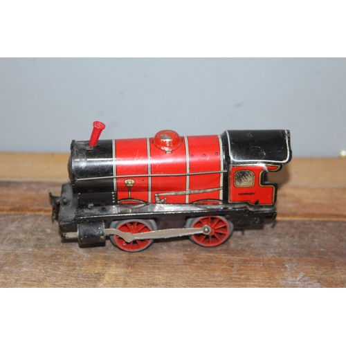 402 - VINTAGE HORNBY TIN PLATE ENGINE TRAIN