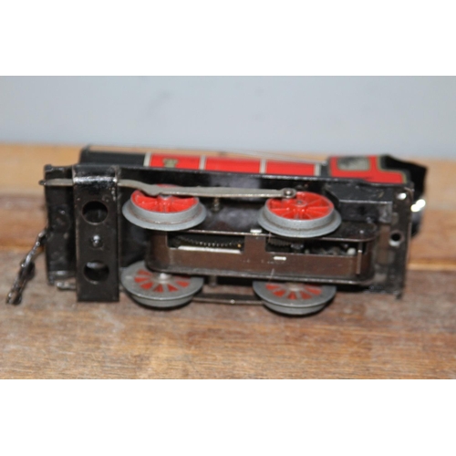 402 - VINTAGE HORNBY TIN PLATE ENGINE TRAIN