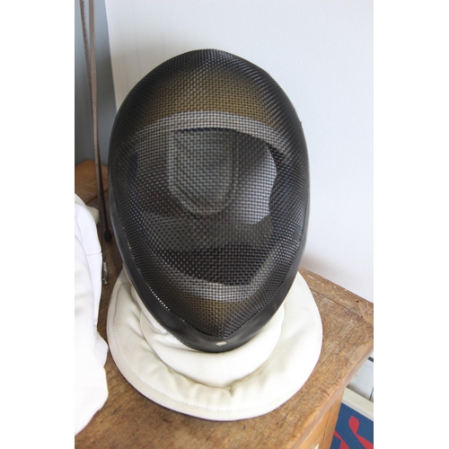 409 - QUANTITY OF FENCING EQUIPMENT