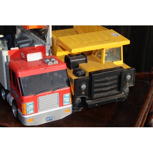 455 - 2 X TRUCK TOYS