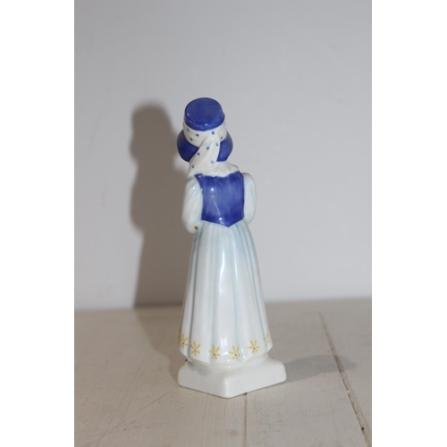 522 - ROYAL DOULTON LUCY FIGURE
16CM