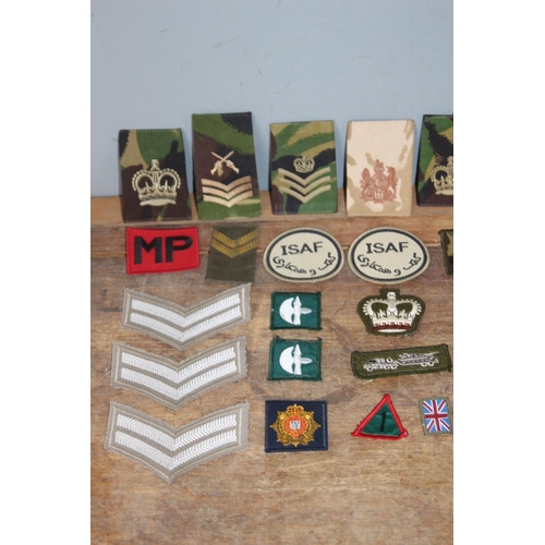 595 - QUANTITY OF BRITISH MILITARY ASSORTED BADGES