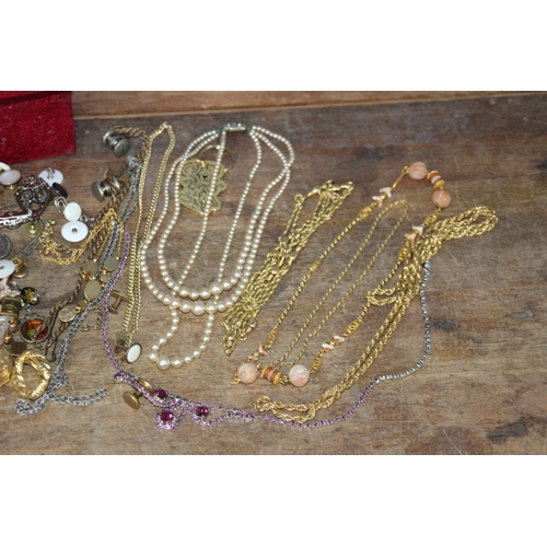 598 - GOOD QUANTITY OF COSTUME JEWELLERY