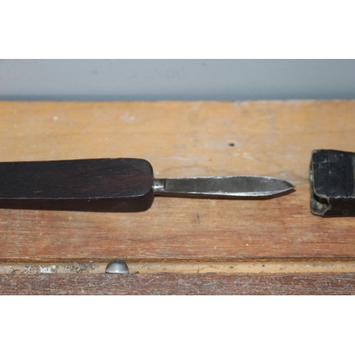 627 - VINTAGE STATIONARY OFFICE KNIFE