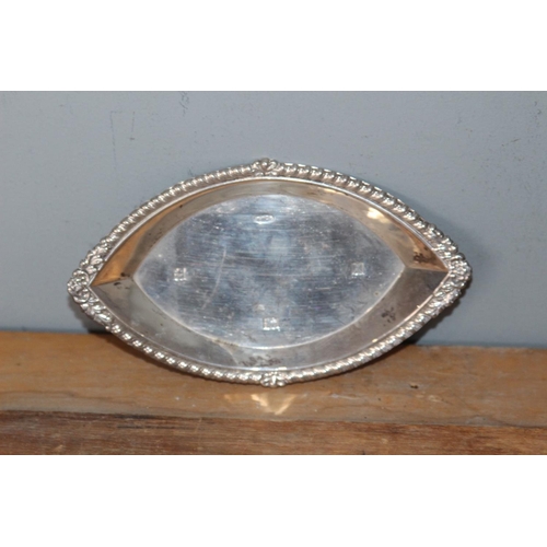 657 - SILVER PIN TRAY - BIRMINGHAM BY BROADWAY & CO 41.5G
13CM