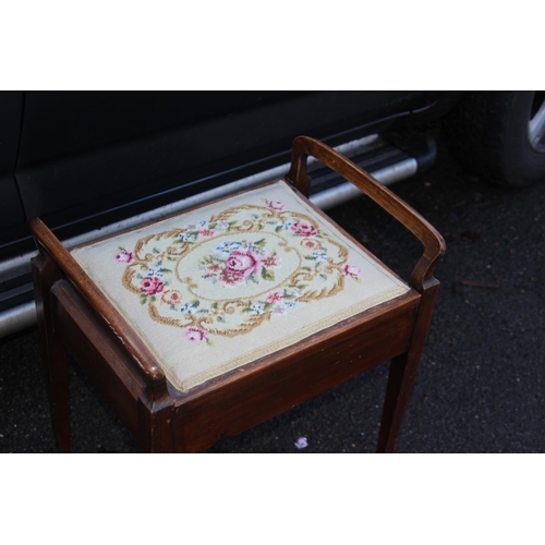 7 - VINTAGE PIANO STOOL
50CM X 36CM X 58CM