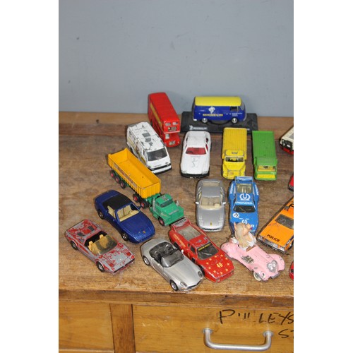 470 - BOX OF DIE CAST CARS