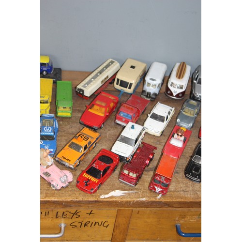 470 - BOX OF DIE CAST CARS