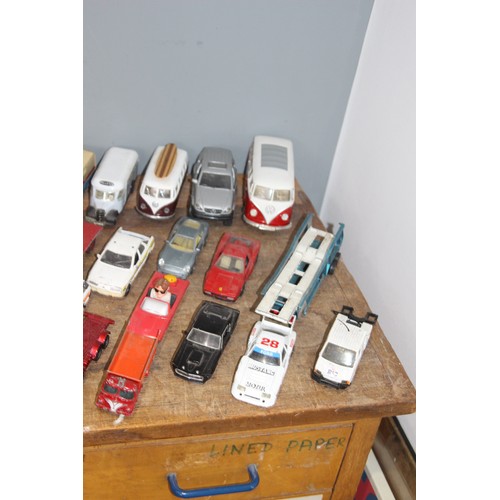 470 - BOX OF DIE CAST CARS