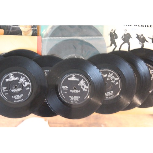 257 - LARGE QUANTITY OF BEETLES 7INCH SINGLES AND FANZINE