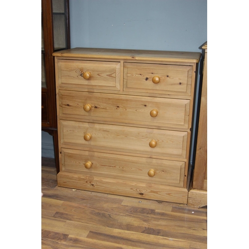 10 - PINE CHEST OF DRAWERS
91 X 44 X 94CM